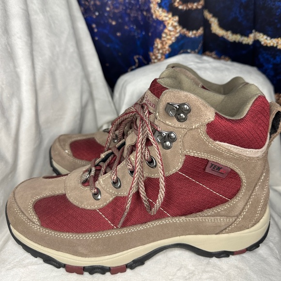 L.L. Bean. Women’s Insulated Waterproof Outdoor Adventure Hiking Boots. Size 9. - Picture 3 of 7